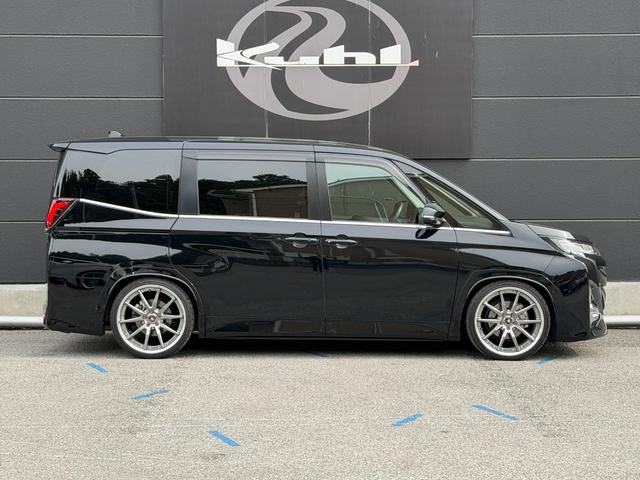 ノア Ｇ　ワンオーナー　ＫＵＨＬオリジナルＫＣＶ０２アルミ　ＫＲＵＩＳＥ９ｍｍオーバーフェンダー　インテックＬＥＤテールランプ　パノラミックビューモニター　ディスプレイオーディオＰｌｕｓ　快適利便パッケージ（9枚目）