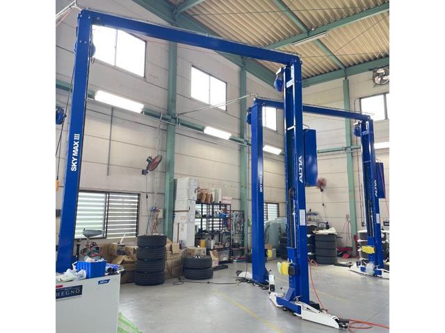 ノア Ｇ　ワンオーナー　ＫＵＨＬオリジナルＫＣＶ０２アルミ　ＫＲＵＩＳＥ９ｍｍオーバーフェンダー　インテックＬＥＤテールランプ　パノラミックビューモニター　ディスプレイオーディオＰｌｕｓ　快適利便パッケージ（49枚目）