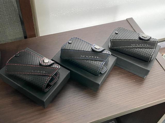 ＫＵＨＬオリジナルブランド９０６（キューマルロク）グッズも多数展示しております。大切な愛車とともにこだわりのグッズをチョイス。さり気なくおしゃれに、。新商品も続々登場予定ですので要チェックです。