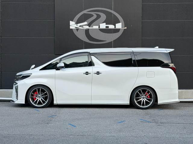 アルファード 2.5S タイプゴールドII KUHLフロントディフューザー サイドディフューザー リアディフューザー BLITZ車高調 VERZ20インチアルミホイール 純正フリップダウンモニター 前後ドラレコ クリスタルアイLEDテールランプ(5枚目)