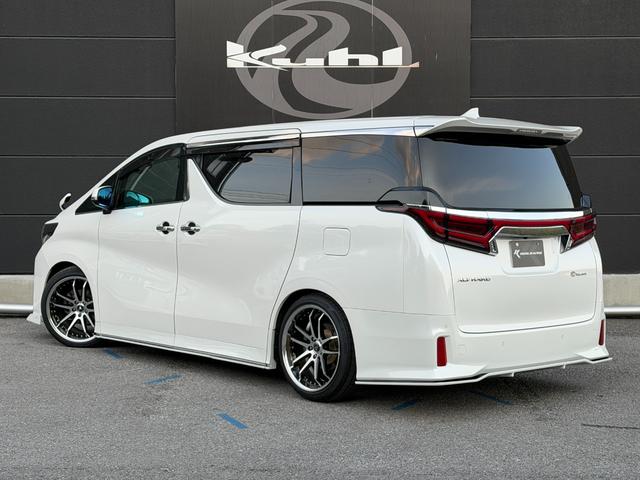 アルファード 2.5S タイプゴールドII KUHLフロントディフューザー サイドディフューザー リアディフューザー BLITZ車高調 VERZ20インチアルミホイール 純正フリップダウンモニター 前後ドラレコ クリスタルアイLEDテールランプ(6枚目)