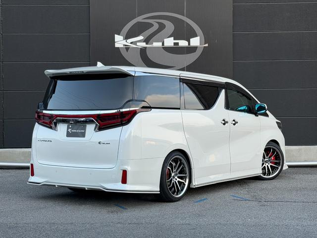 アルファード 2.5S タイプゴールドII KUHLフロントディフューザー サイドディフューザー リアディフューザー BLITZ車高調 VERZ20インチアルミホイール 純正フリップダウンモニター 前後ドラレコ クリスタルアイLEDテールランプ(8枚目)