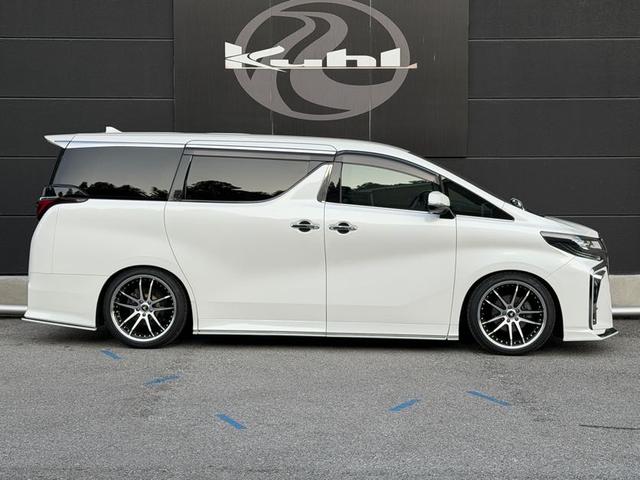 アルファード 2.5S タイプゴールドII KUHLフロントディフューザー サイドディフューザー リアディフューザー BLITZ車高調 VERZ20インチアルミホイール 純正フリップダウンモニター 前後ドラレコ クリスタルアイLEDテールランプ(9枚目)