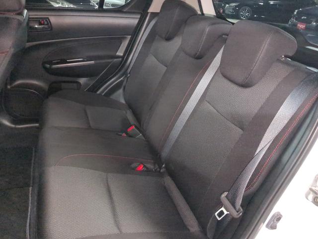 【車内清掃】お客様に気持ちよく見て頂けるよう展示車両は常に綺麗に仕上げております！