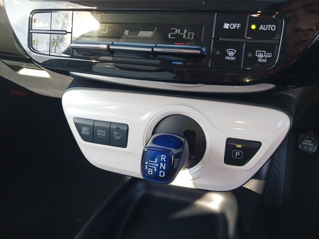 プリウス Ａツーリングセレクション　本革シート／禁煙／ナビＴＶ／Ｂｌｕｅｔｏｏｔｈ／ＬＥＤ／バックカメラ／ＥＴＣ／衝突軽減ブレーキ／障害物センサ／クルーズコントロール／前席シートヒータ／（15枚目）