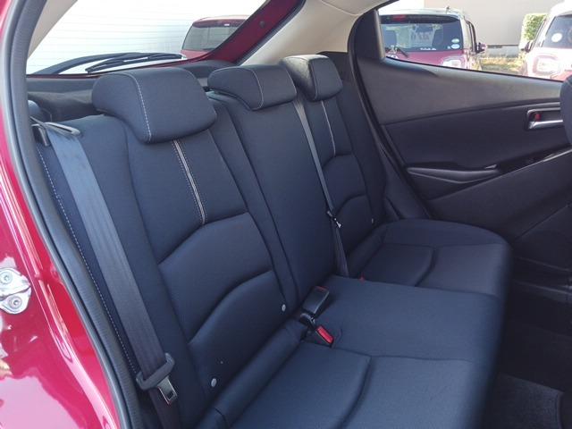 【車内清掃】お客様に気持ちよく見て頂けるよう展示車両は常に綺麗に仕上げております！