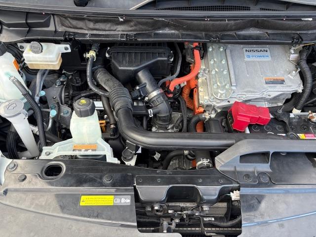 セレナ ｅ－パワー　ハイウェイスターＶ　ツートン／両側電動スライド／フリップダウンモニタ／禁煙／ナビＴＶ／Ｂｌｕｅｔｏｏｔｈ／ＬＥＤ／全周囲カメラ／デジタルインナーミラー（17枚目）