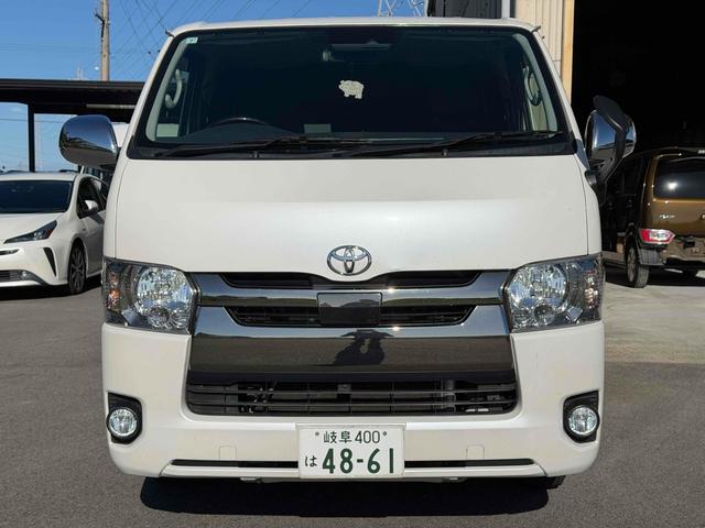 ハイエースバン スーパーＧＬ　ダークプライム　バックカメラ　レーンアシスト　両側スライドドア　オートマチックハイビーム　オートライト　スマートキー　電動格納ミラー　ＣＶＴ　エアコン　パワーウィンドウ　４ＷＤ（2枚目）