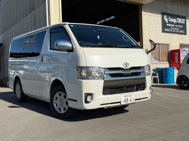 ハイエースバン スーパーＧＬ　ダークプライム　バックカメラ　レーンアシスト　両側スライドドア　オートマチックハイビーム　オートライト　スマートキー　電動格納ミラー　ＣＶＴ　エアコン　パワーウィンドウ　４ＷＤ（3枚目）