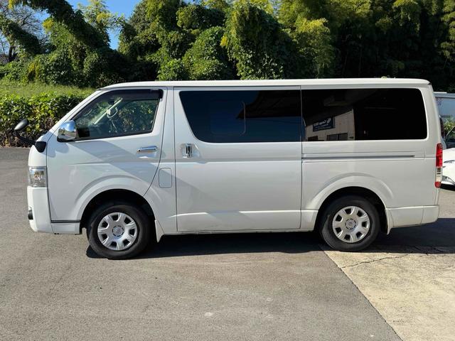 ハイエースバン スーパーＧＬ　ダークプライム　バックカメラ　レーンアシスト　両側スライドドア　オートマチックハイビーム　オートライト　スマートキー　電動格納ミラー　ＣＶＴ　エアコン　パワーウィンドウ　４ＷＤ（5枚目）