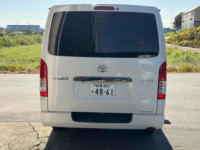 ハイエースバン スーパーＧＬ　ダークプライム　バックカメラ　レーンアシスト　両側スライドドア　オートマチックハイビーム　オートライト　スマートキー　電動格納ミラー　ＣＶＴ　エアコン　パワーウィンドウ　４ＷＤ（6枚目）