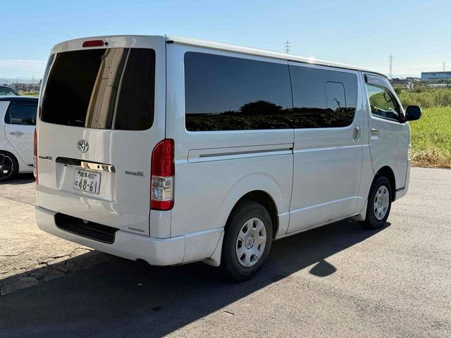 ハイエースバン スーパーＧＬ　ダークプライム　バックカメラ　レーンアシスト　両側スライドドア　オートマチックハイビーム　オートライト　スマートキー　電動格納ミラー　ＣＶＴ　エアコン　パワーウィンドウ　４ＷＤ（7枚目）