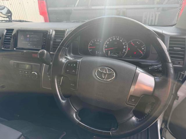 ハイエースバン スーパーＧＬ　ダークプライム　バックカメラ　レーンアシスト　両側スライドドア　オートマチックハイビーム　オートライト　スマートキー　電動格納ミラー　ＣＶＴ　エアコン　パワーウィンドウ　４ＷＤ（10枚目）