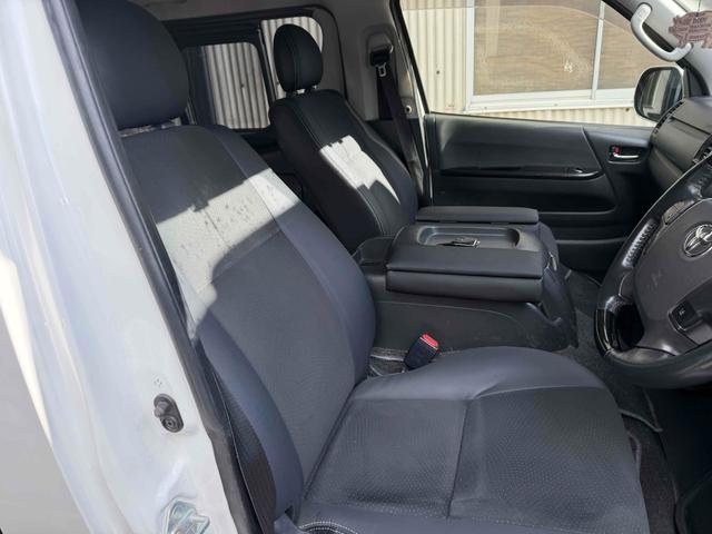 ハイエースバン スーパーＧＬ　ダークプライム　バックカメラ　レーンアシスト　両側スライドドア　オートマチックハイビーム　オートライト　スマートキー　電動格納ミラー　ＣＶＴ　エアコン　パワーウィンドウ　４ＷＤ（14枚目）
