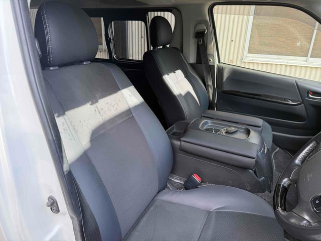 ハイエースバン スーパーＧＬ　ダークプライム　バックカメラ　レーンアシスト　両側スライドドア　オートマチックハイビーム　オートライト　スマートキー　電動格納ミラー　ＣＶＴ　エアコン　パワーウィンドウ　４ＷＤ（15枚目）