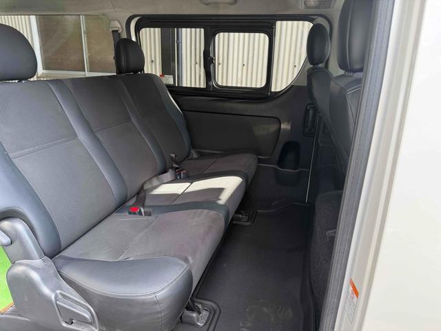 ハイエースバン スーパーＧＬ　ダークプライム　バックカメラ　レーンアシスト　両側スライドドア　オートマチックハイビーム　オートライト　スマートキー　電動格納ミラー　ＣＶＴ　エアコン　パワーウィンドウ　４ＷＤ（21枚目）