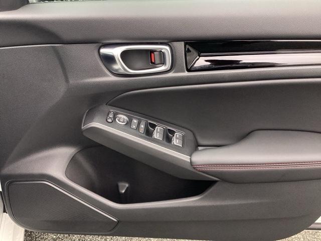 シビック ｅ：ＨＥＶ　ホンダコネクトディスプレイ　Ｂｌｕｅｔｏｏｔｈ　地デジ　バックカメラ　パーキングセンサー　ＬＥＤヘッドライト　アルミホイール　ドライブレコーダー　ホンダセンシング　ホンダコネクト　シートヒーター（24枚目）
