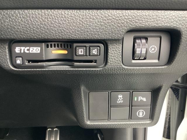 シビック ｅ：ＨＥＶ　ホンダコネクトディスプレイ　Ｂｌｕｅｔｏｏｔｈ　地デジ　バックカメラ　パーキングセンサー　ＬＥＤヘッドライト　アルミホイール　ドライブレコーダー　ホンダセンシング　ホンダコネクト　シートヒーター（32枚目）