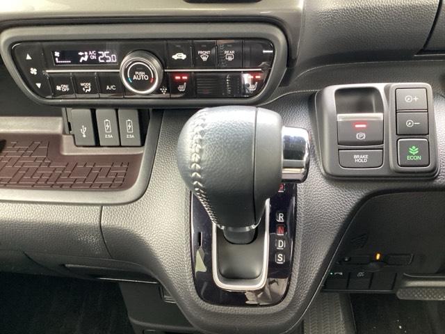 N-BOXカスタム Lターボスタイル+ブラック ホンダ純正8インチインターナビ Bluetooth 地デジ対応 DVDビデオ バックカメラ パーキングセンサー ホンダセンシング シートヒーター スマートキー アルミホイール ドライブレコーダー(17枚目)