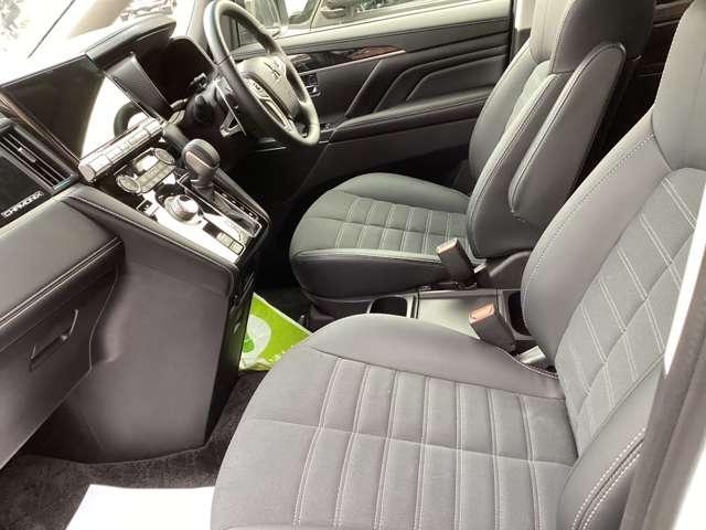 デリカＤ：５ シャモニー　１１型ナビ・フルセグＴＶ・全周囲カメラ　アイドリングＳ　アクティブクルーズコントロール　イモビ　衝突被害軽減装置　Ｂモニター　１オーナー　サイドカメラ　助手席エアバッグ　地デジＴＶ　電動リアゲート（3枚目）