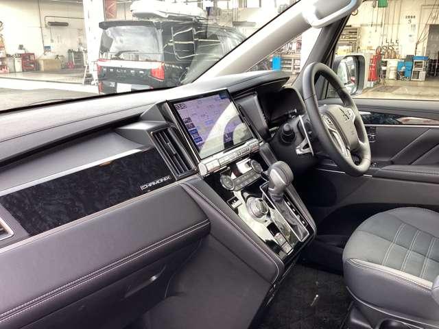 デリカD:5 シャモニー 11型ナビ・フルセグTV・全周囲カメラ アイドリングS アクティブクルーズコントロール イモビ 衝突被害軽減装置 Bモニター 1オーナー サイドカメラ 助手席エアバッグ 地デジTV 電動リアゲート(3枚目)