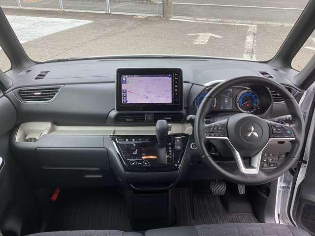 デリカミニ Ｔ　プレミアム　弊社社有車　Ｍナビ　ＴＶ　マイパイロット　フルセグＴＶ　ＬＥＤランプ　クルコン　キーレスエントリー　ＡＢＳ　エアバッグ　パワステ　ベンチシート　オートエアコン　ターボ車　フロントカメラ　バックカメラ（4枚目）