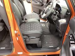 �ǥ����顼�֤ʤ�ǤϤμ֤��餪�㤤���䤹���֤ޤǼ��·���Ƥ���Τ���Ź�����Ҥμ����Ǥ��� 4