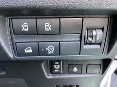 ������¦�ϥ󥺥ե꡼�����ȥ��饤�ɥɥ��ʡ�������ʪ�ʤɤ�ξ�꤬�դ����äƤ��Ƥ⡢���ޡ��ȥ�������Ӥ��Ƥ�����֤ǡ�������¦���饤�ɥɥ��β���­��򥹥ä�����ƥ��äȰ��������ǡ��ɥ�����ư�ǳ��Ĥ��ޤ��� 6