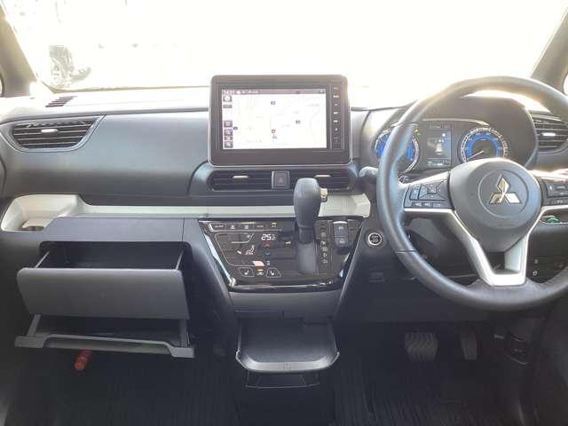 デリカミニ Ｔ　プレミアム　９型ナビ・フルセグＴＶ・全周囲カメラ　フルセグＴＶ　ＬＥＤランプ　クルコン　キーレスエントリー　ＡＢＳ　禁煙　エアバッグ　パワステ　ベンチシート　オートエアコン　ターボ車　フロントカメラ　バックカメラ（3枚目）