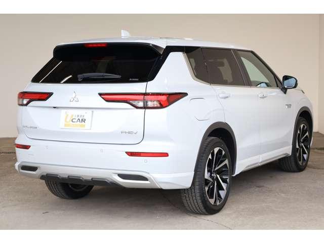 アウトランダーPHEV P メモリーナビ フルセグテレビ エマブレ LEDヘッド クルコン パワーシート 3列シート メモリーナビ Bカメ アルミ ヒーター フルセグTV スマートキー 4WD キーレス 記録簿 ABS 寒冷地(2枚目)