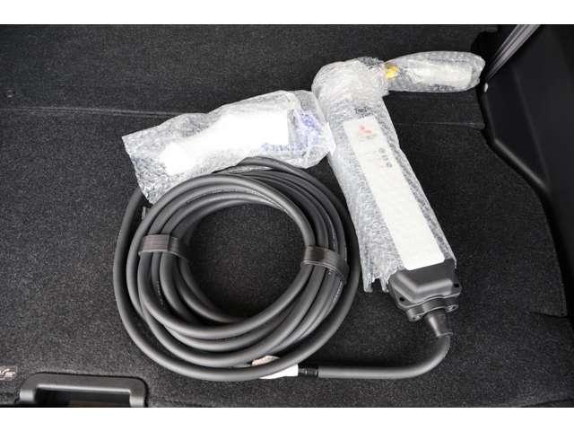 アウトランダーPHEV P メモリーナビ フルセグテレビ エマブレ LEDヘッド クルコン パワーシート 3列シート メモリーナビ Bカメ アルミ ヒーター フルセグTV スマートキー 4WD キーレス 記録簿 ABS 寒冷地(10枚目)