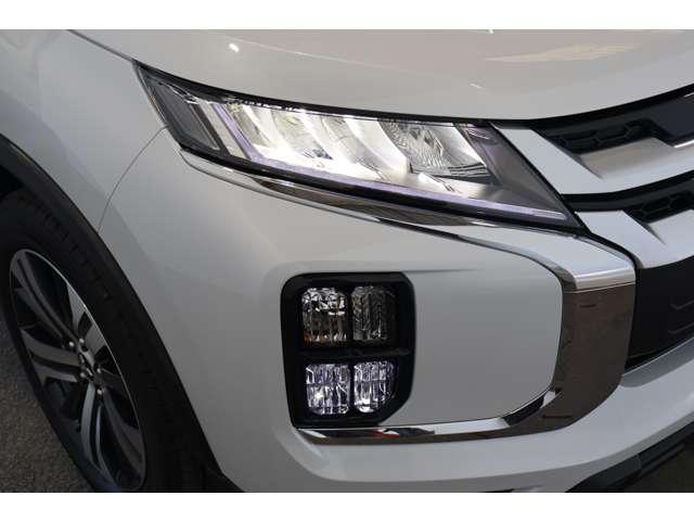 ＲＶＲ Ｇ　純正９インチナビ＋フルセグＴＶ・バックカメラ・ＥＴＣ２．０・後席用ＵＳＢ充電ポート・ブラインドスポット＆リヤトラフィックモニタ・クルーズコントロール・衝突軽減ブレーキ＋車線逸脱警報システム（11枚目）