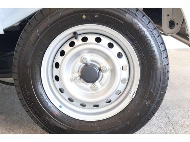 ミニキャブバン Ｍ　２ＷＤ　△▼雹被害車両▼△　未使用車　・エマージェンシーブレーキ・前後誤発進抑制・車線逸脱警報・横滑り防止＋トラクションＣ・リヤパーキングソナー・１ＤＩＮ－ＡＭ／ＦＭラジオ・フロントパワーウィンドウ・（12枚目）