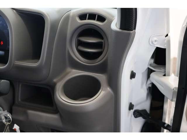 ミニキャブバン Ｍ　２ＷＤ　△▼雹被害車両▼△　未使用車　・エマージェンシーブレーキ・前後誤発進抑制・車線逸脱警報・横滑り防止＋トラクションＣ・リヤパーキングソナー・１ＤＩＮ－ＡＭ／ＦＭラジオ・フロントパワーウィンドウ・（14枚目）