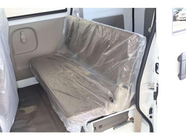 ミニキャブバン Ｍ　２ＷＤ　△▼雹被害車両▼△　未使用車　・エマージェンシーブレーキ・前後誤発進抑制・車線逸脱警報・横滑り防止＋トラクションＣ・リヤパーキングソナー・１ＤＩＮ－ＡＭ／ＦＭラジオ・フロントパワーウィンドウ・（16枚目）