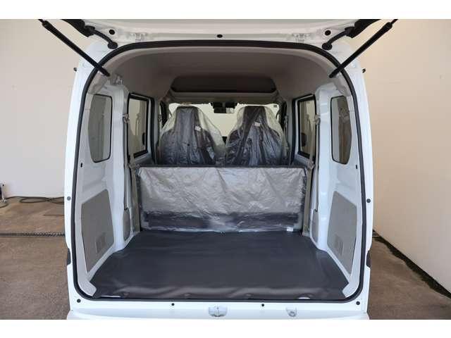 ミニキャブバン Ｍ　２ＷＤ　△▼雹被害車両▼△　未使用車　・エマージェンシーブレーキ・前後誤発進抑制・車線逸脱警報・横滑り防止＋トラクションＣ・リヤパーキングソナー・１ＤＩＮ－ＡＭ／ＦＭラジオ・フロントパワーウィンドウ・（17枚目）