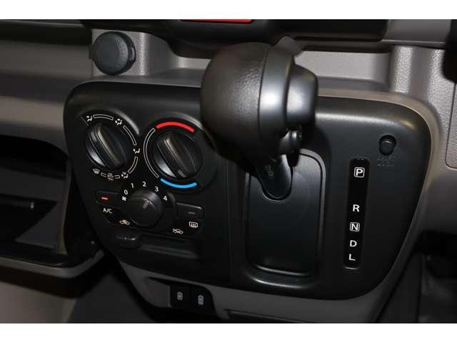 ミニキャブバン M 雹害車両 未使用車 フロントパワーウィンドウ 助手席エアバック キーレスキー AC 両側スライド エコモード ASC PS 運転席エアバック パーキングセンサー ABS デュアルブレーキサポート(11枚目)