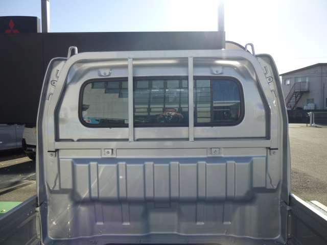 ミニキャブトラック Ｍ　４ＷＤ　雹被害車両　未使用車　・４速オートマチック・横滑り防止＆トラクションコントロール・リアパーキングソナー・切替４ＷＤ・オートライト・エアコン・パワステ・パワーウィンドゥ・ＡＭ／ＦＭラジオ・リモコンキー（12枚目）