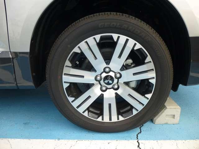 デリカＤ：５ Ｐ　雹被害車両　未使用車　Ｂモニター　ＬＥＤヘッドランプ　シートヒーター　４ＷＤ　電動シ－ト　寒冷地仕様　ＡＢＳ　３列　オートエアコン　ＡＳＣ　盗難防止装置　パワーウインドウ　ウォークスルー　エアバッグ（20枚目）