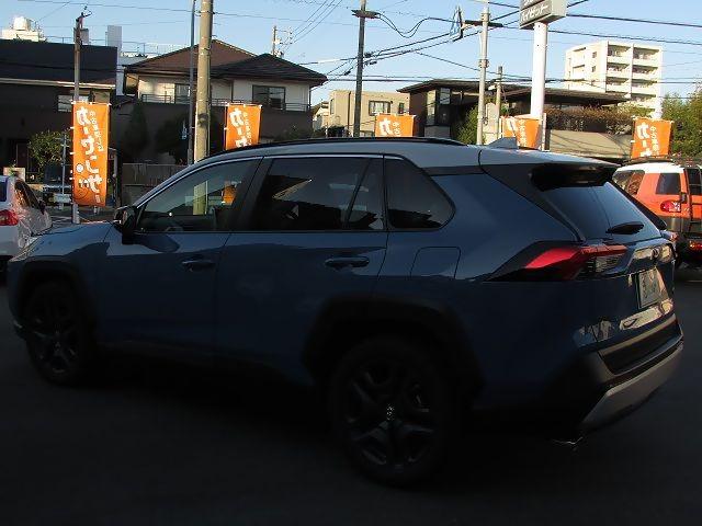 RAV4 アドベンチャー ユーザー買取 ワンオーナー 禁煙車 サンルーフ 黒革シート シートヒーター シートエアコン ハンズフリーパワーバックドア パノラミックビュー ディーラーナビ セーフティセンス ブラインドスポット(10枚目)