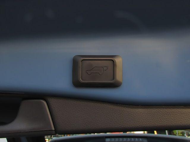 RAV4 アドベンチャー ユーザー買取 ワンオーナー 禁煙車 サンルーフ 黒革シート シートヒーター シートエアコン ハンズフリーパワーバックドア パノラミックビュー ディーラーナビ セーフティセンス ブラインドスポット(14枚目)