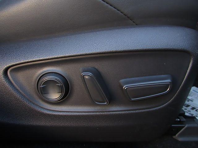 RAV4 アドベンチャー ユーザー買取 ワンオーナー 禁煙車 サンルーフ 黒革シート シートヒーター シートエアコン ハンズフリーパワーバックドア パノラミックビュー ディーラーナビ セーフティセンス ブラインドスポット(27枚目)