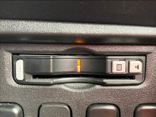 【オートエアコン】車内温度をセンサーが感知してご希望の車内温度に調整してくれます！