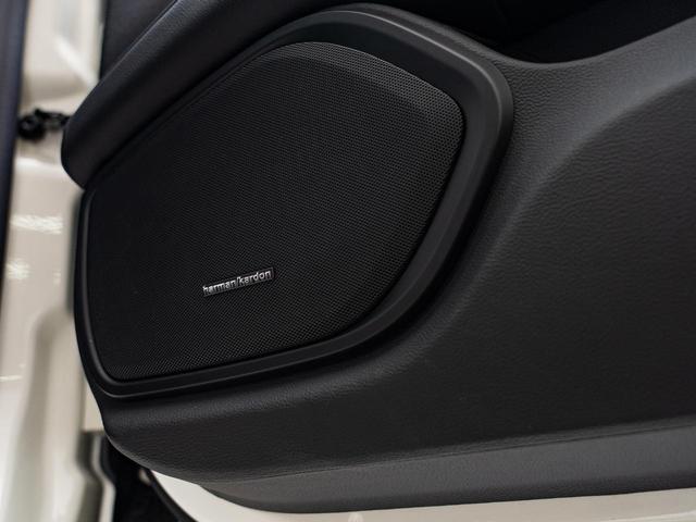 クアトロポルテ グランスポーツ　認定保証２年付　サンルーフ　２０インチペルセーオホイール（ダークフィニッシュ）　ＨａｒｍａｎＫａｒｄｏｎサウンド　３６０°サラウンドビューカメラ　フロント・リアシートヒーター　ソフトドアクロージャー（7枚目）