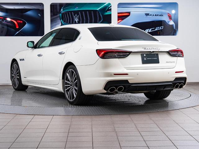 クアトロポルテ グランスポーツ　認定保証２年付　サンルーフ　２０インチペルセーオホイール（ダークフィニッシュ）　ＨａｒｍａｎＫａｒｄｏｎサウンド　３６０°サラウンドビューカメラ　フロント・リアシートヒーター　ソフトドアクロージャー（17枚目）