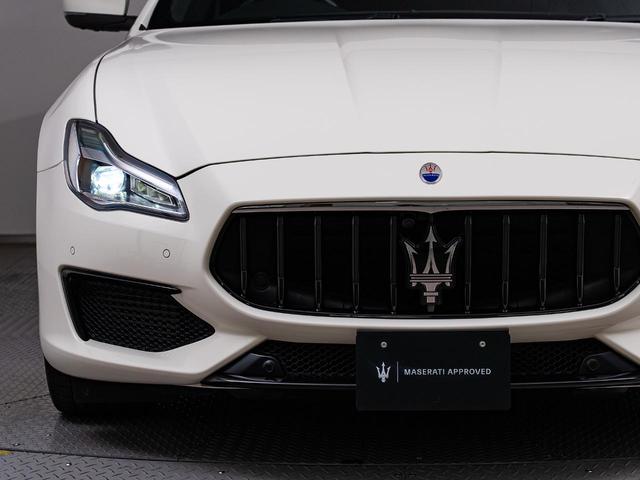 クアトロポルテ グランスポーツ　認定保証２年付　サンルーフ　２０インチペルセーオホイール（ダークフィニッシュ）　ＨａｒｍａｎＫａｒｄｏｎサウンド　３６０°サラウンドビューカメラ　フロント・リアシートヒーター　ソフトドアクロージャー（20枚目）