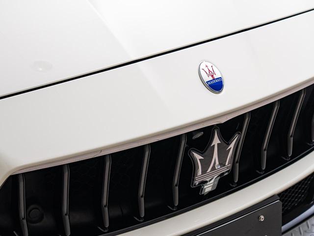 クアトロポルテ グランスポーツ　認定保証２年付　サンルーフ　２０インチペルセーオホイール（ダークフィニッシュ）　ＨａｒｍａｎＫａｒｄｏｎサウンド　３６０°サラウンドビューカメラ　フロント・リアシートヒーター　ソフトドアクロージャー（24枚目）