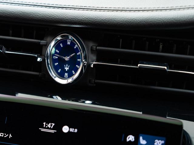 クアトロポルテ グランスポーツ　認定保証２年付　サンルーフ　２０インチペルセーオホイール（ダークフィニッシュ）　ＨａｒｍａｎＫａｒｄｏｎサウンド　３６０°サラウンドビューカメラ　フロント・リアシートヒーター　ソフトドアクロージャー（25枚目）