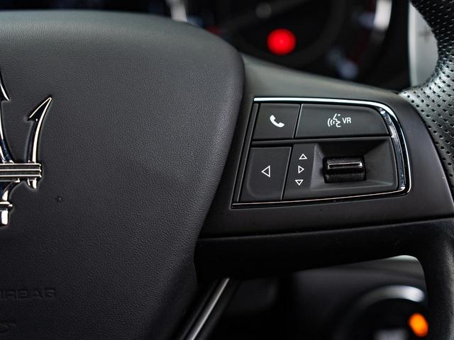 クアトロポルテ グランスポーツ　認定保証２年付　サンルーフ　２０インチペルセーオホイール（ダークフィニッシュ）　ＨａｒｍａｎＫａｒｄｏｎサウンド　３６０°サラウンドビューカメラ　フロント・リアシートヒーター　ソフトドアクロージャー（35枚目）