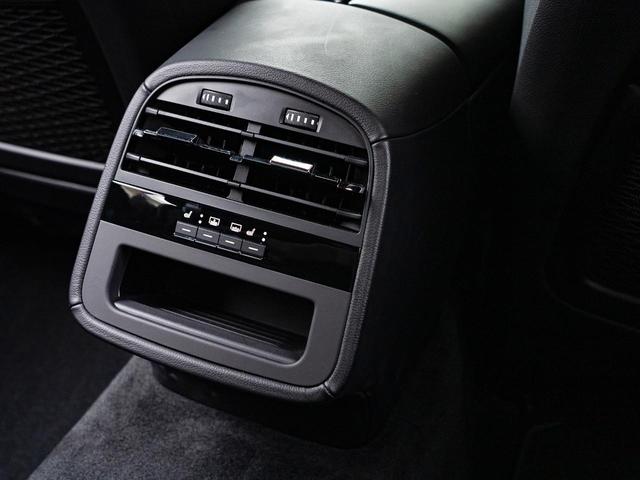 クアトロポルテ グランスポーツ　認定保証２年付　サンルーフ　２０インチペルセーオホイール（ダークフィニッシュ）　ＨａｒｍａｎＫａｒｄｏｎサウンド　３６０°サラウンドビューカメラ　フロント・リアシートヒーター　ソフトドアクロージャー（40枚目）